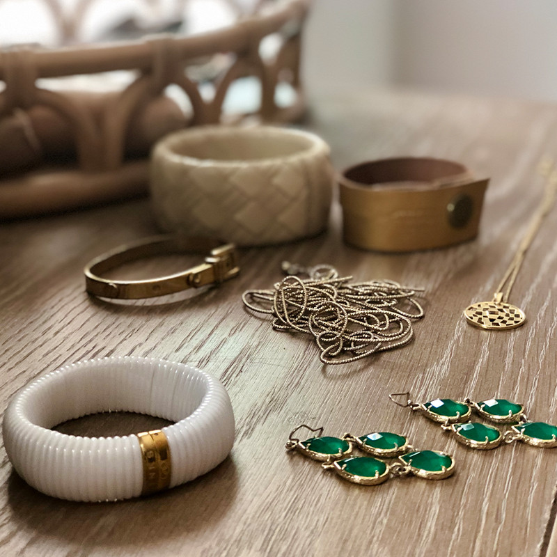 Color Play: Matching Accessories Without Overdoing It